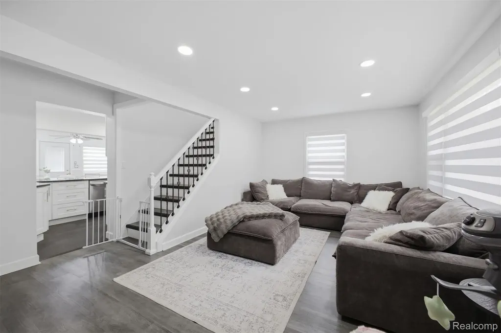 32120 Bock Street Garden City City MI 48135