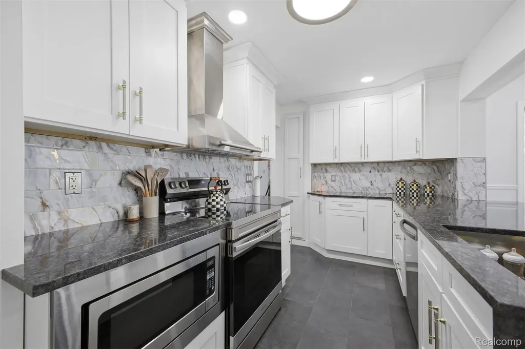 32120 Bock Street Garden City City MI 48135