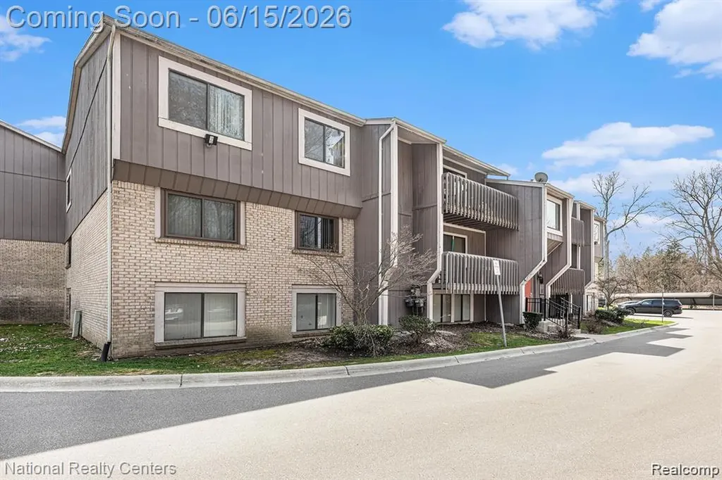 29870 W 12 Mile Road Farmington Hills City MI 48334