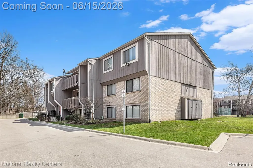29870 W 12 Mile Road Farmington Hills City MI 48334
