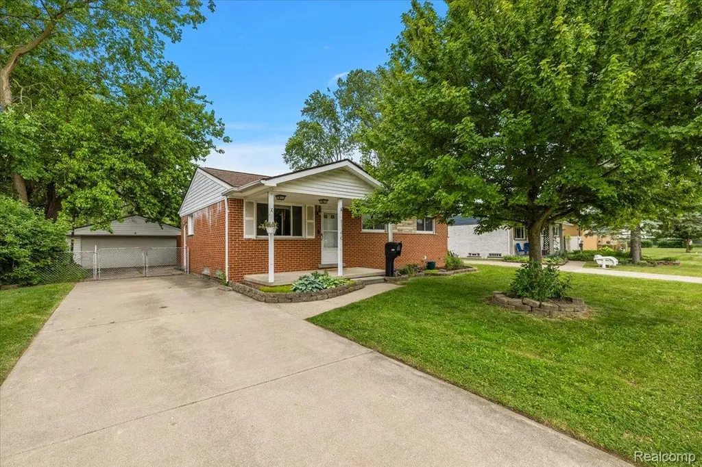 1146 Harrison Avenue Garden City City MI 48135