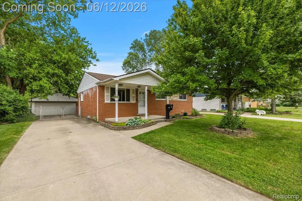 1146 Harrison Avenue Garden City City MI 48135