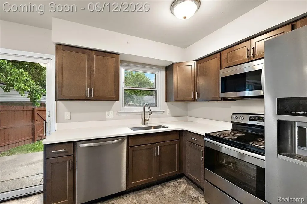 1146 Harrison Avenue Garden City City MI 48135