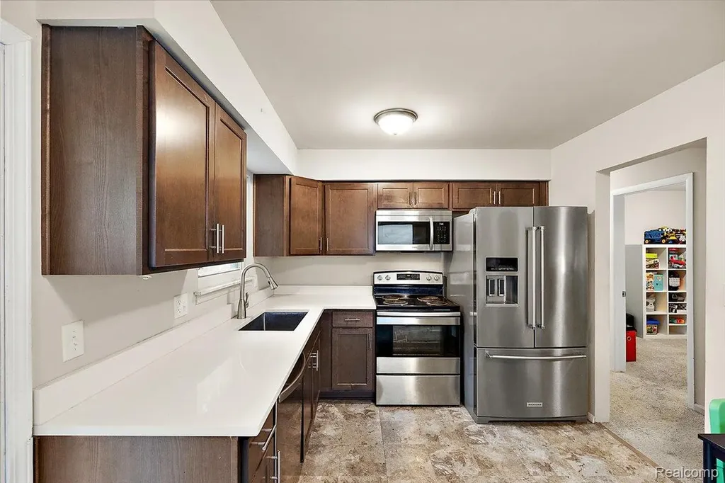 1146 Harrison Avenue Garden City City MI 48135