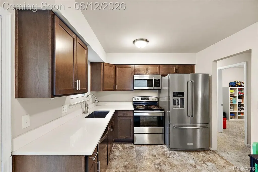 1146 Harrison Avenue Garden City City MI 48135