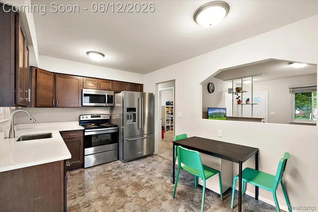 1146 Harrison Avenue Garden City City MI 48135