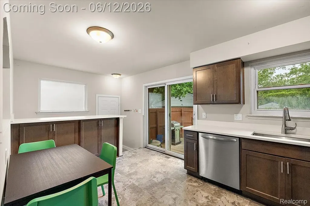 1146 Harrison Avenue Garden City City MI 48135