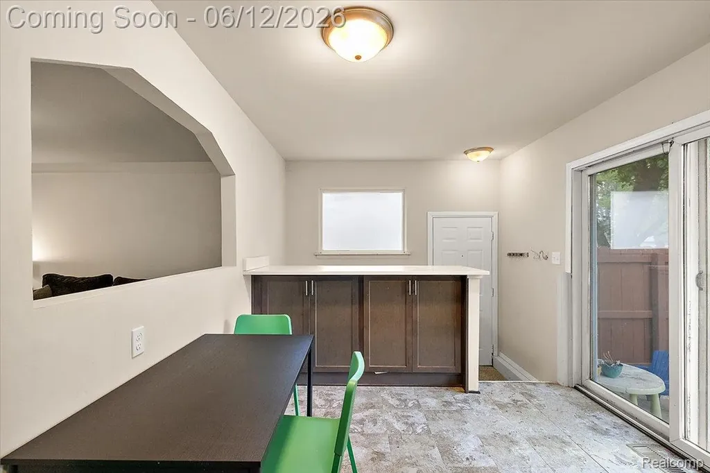 1146 Harrison Avenue Garden City City MI 48135