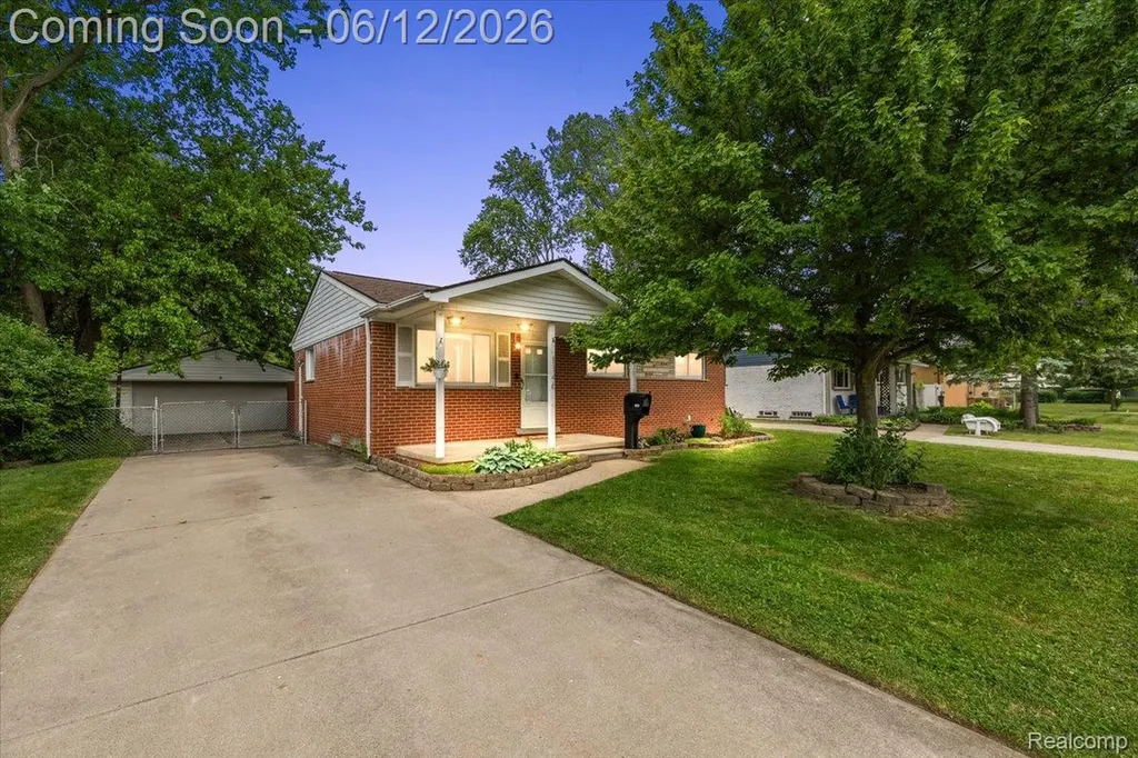 1146 Harrison Avenue Garden City City MI 48135