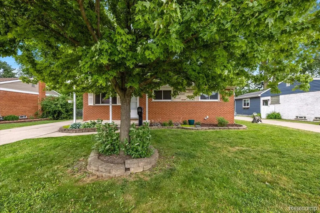 1146 Harrison Avenue Garden City City MI 48135