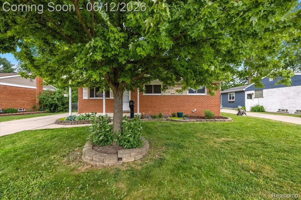 1146 Harrison Avenue Garden City City MI 48135