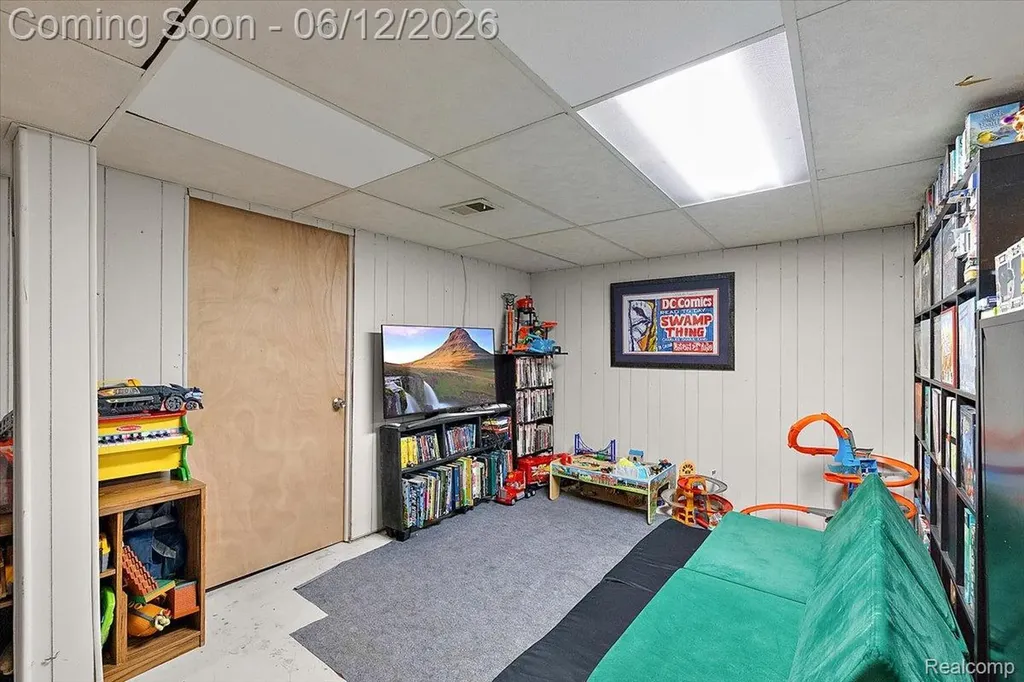 1146 Harrison Avenue Garden City City MI 48135