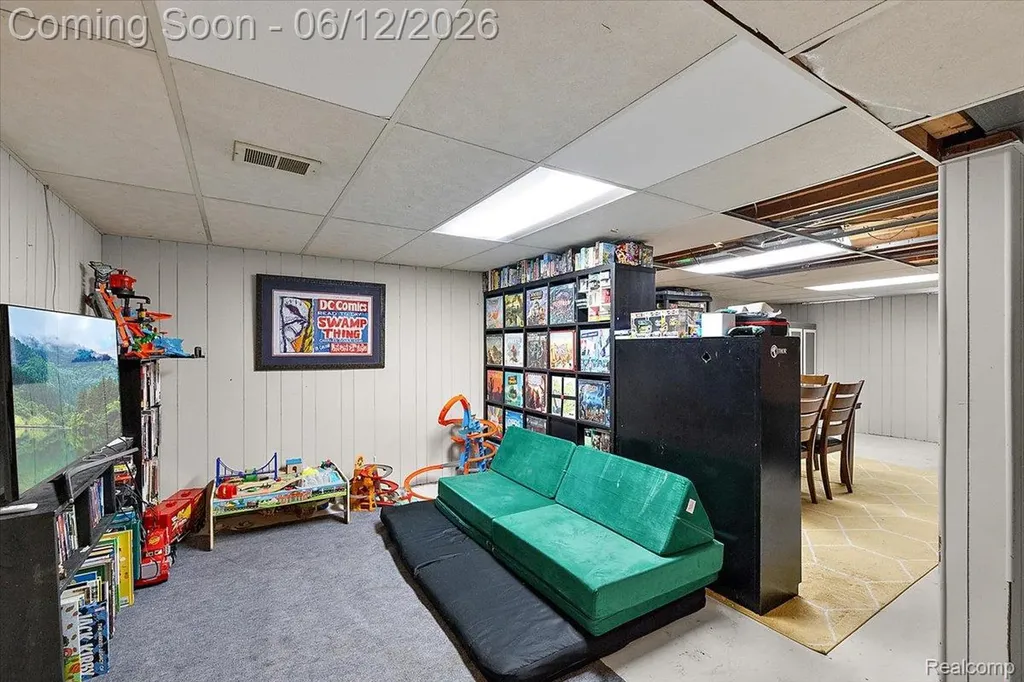 1146 Harrison Avenue Garden City City MI 48135