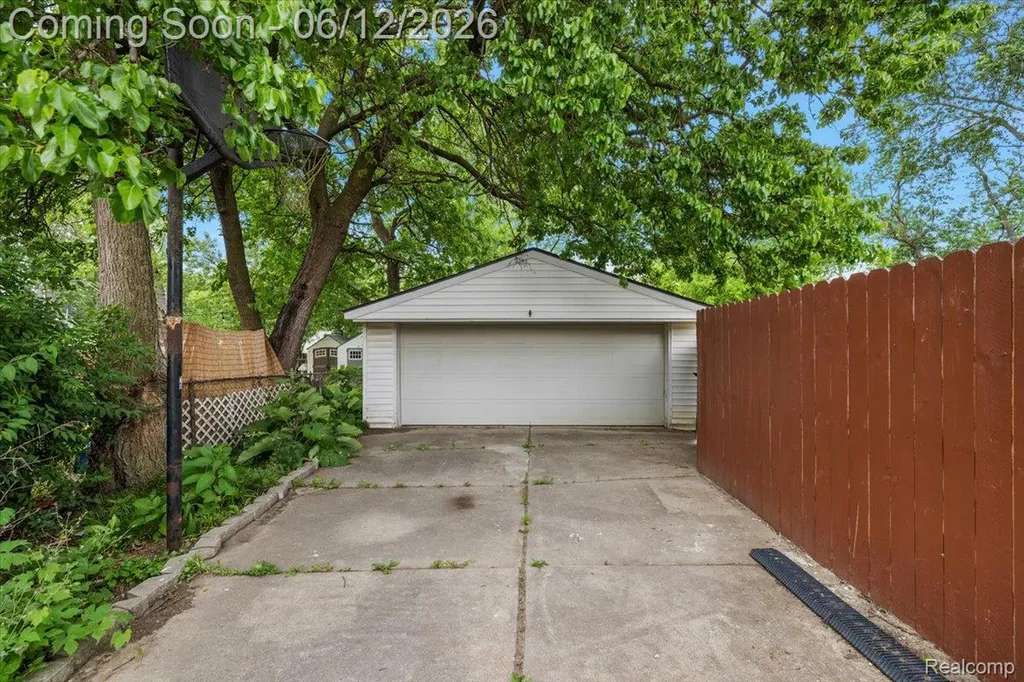 1146 Harrison Avenue Garden City City MI 48135