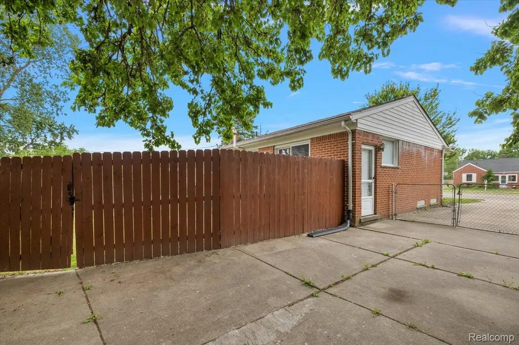 1146 Harrison Avenue Garden City City MI 48135