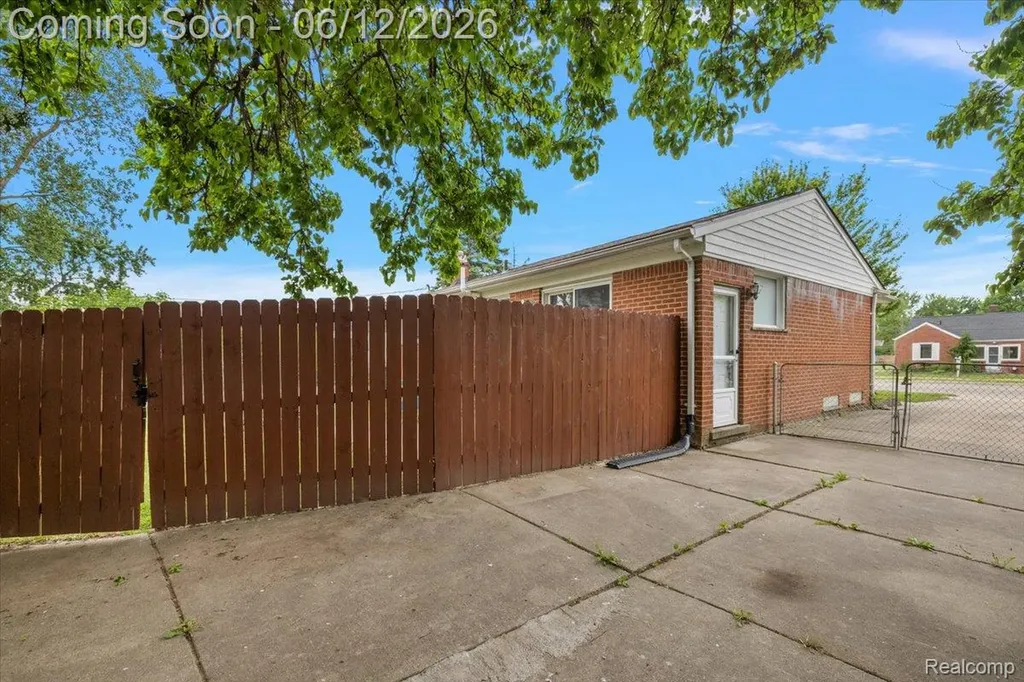 1146 Harrison Avenue Garden City City MI 48135