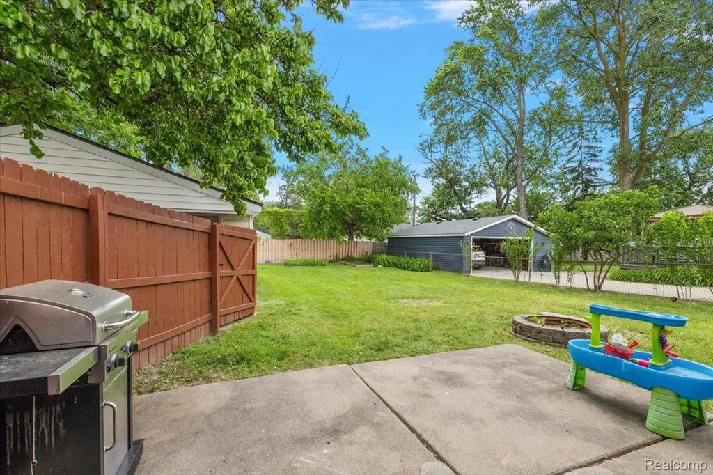 1146 Harrison Avenue Garden City City MI 48135