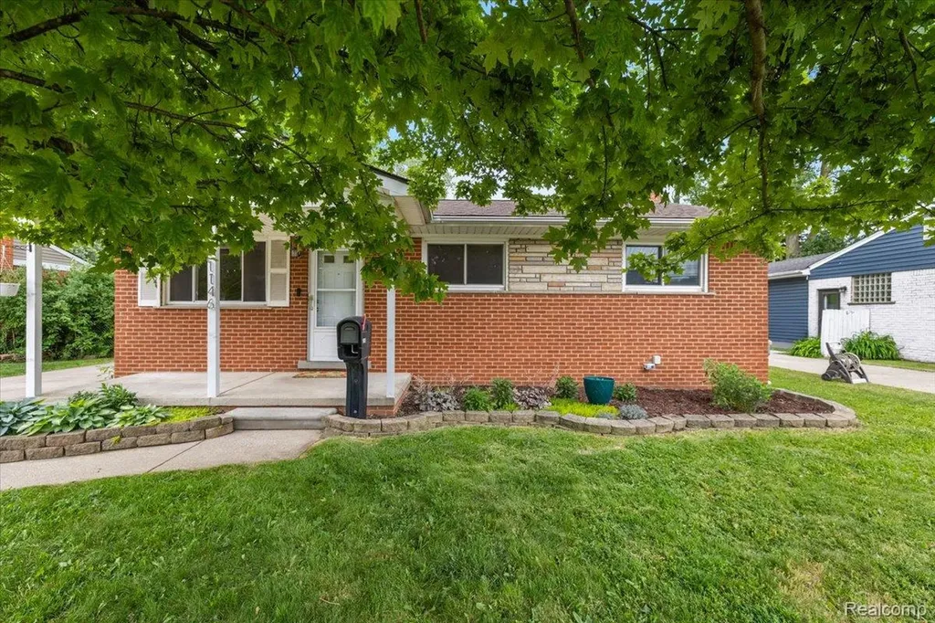 1146 Harrison Avenue Garden City City MI 48135