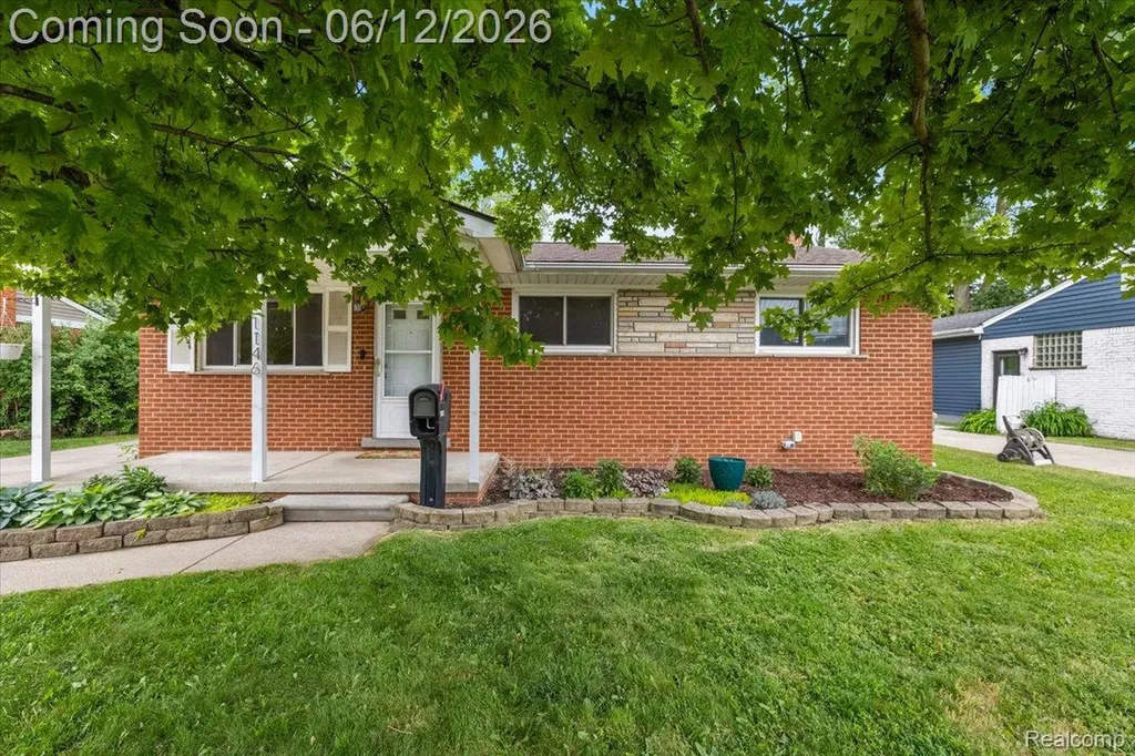 1146 Harrison Avenue Garden City City MI 48135