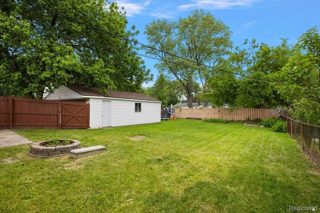 1146 Harrison Avenue Garden City City MI 48135