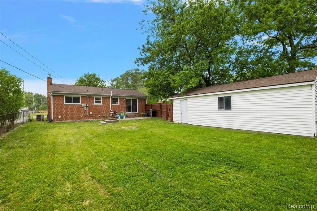 1146 Harrison Avenue Garden City City MI 48135