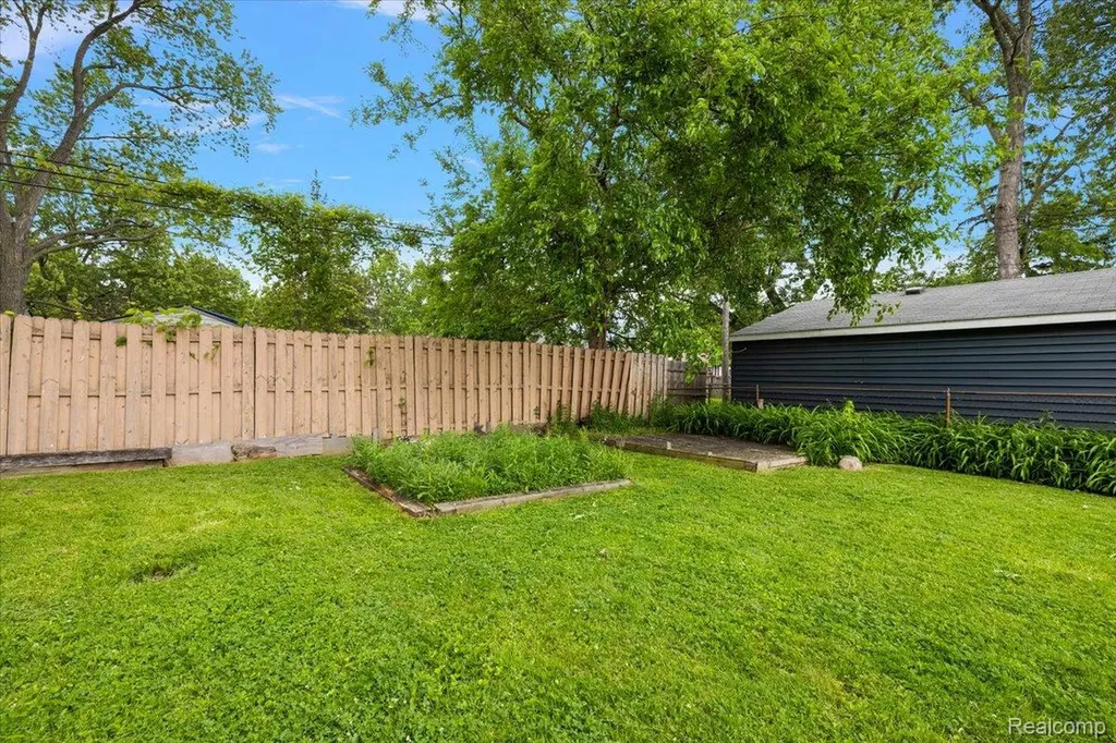 1146 Harrison Avenue Garden City City MI 48135