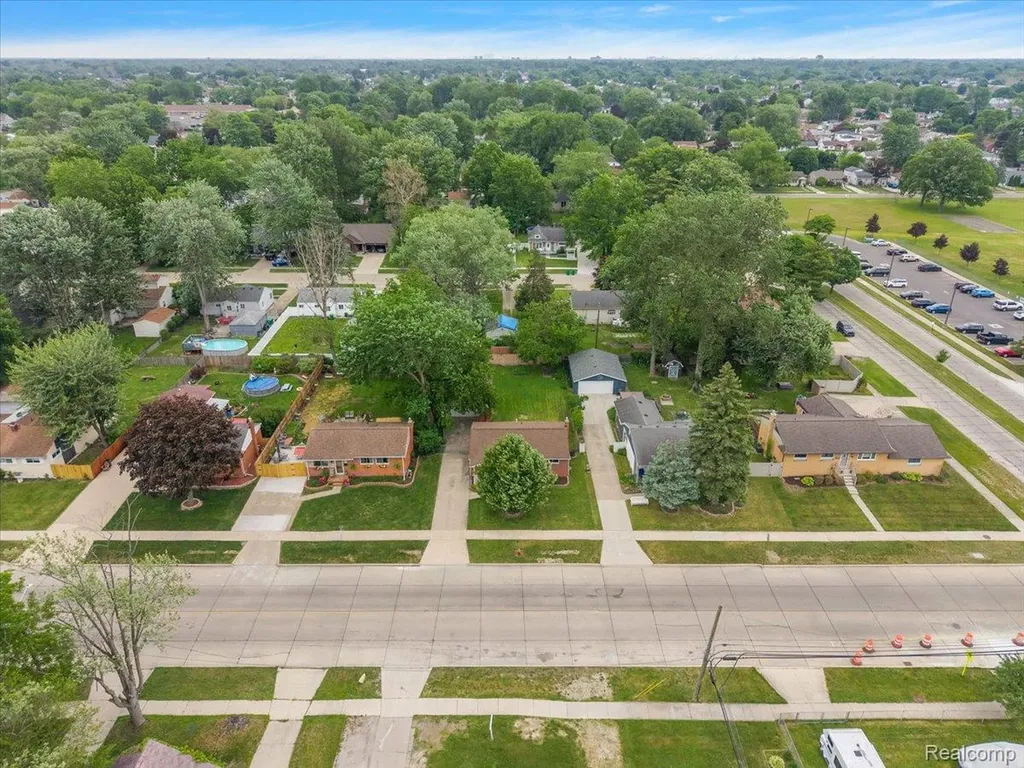 1146 Harrison Avenue Garden City City MI 48135
