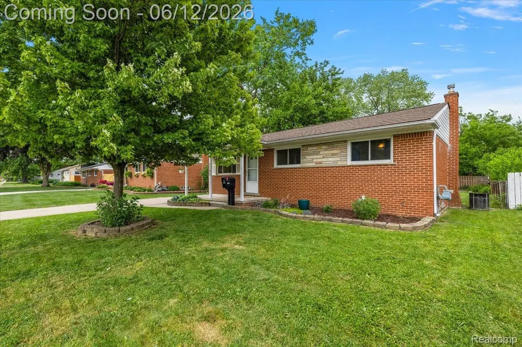 1146 Harrison Avenue Garden City City MI 48135