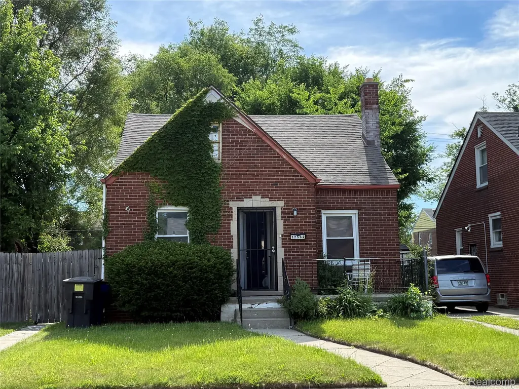 17562 Mansfield Street Detroit City MI 48235