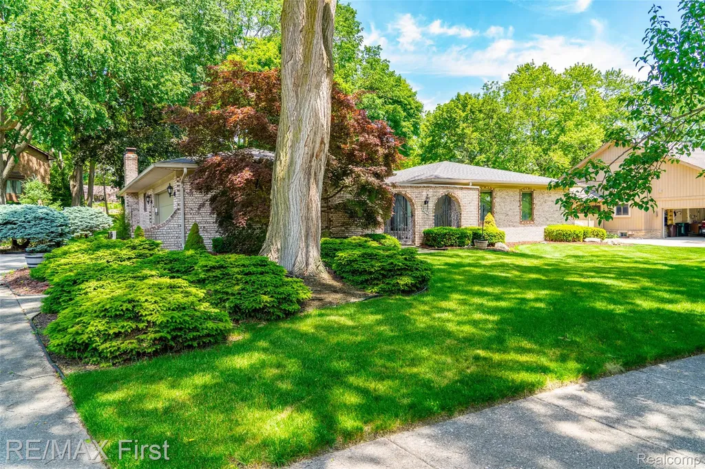 5097 Collington Drive Troy City MI 48098