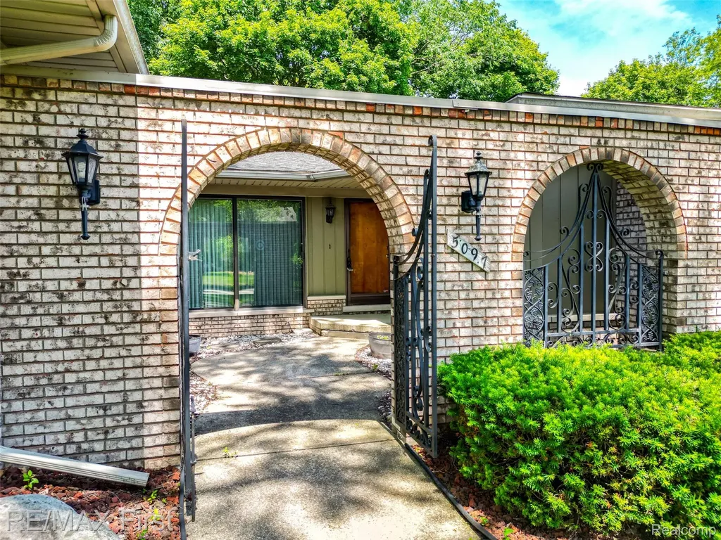 5097 Collington Drive Troy City MI 48098