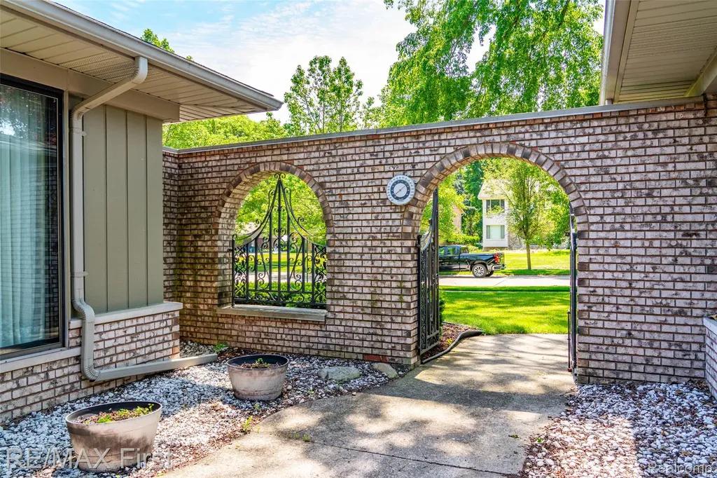 5097 Collington Drive Troy City MI 48098
