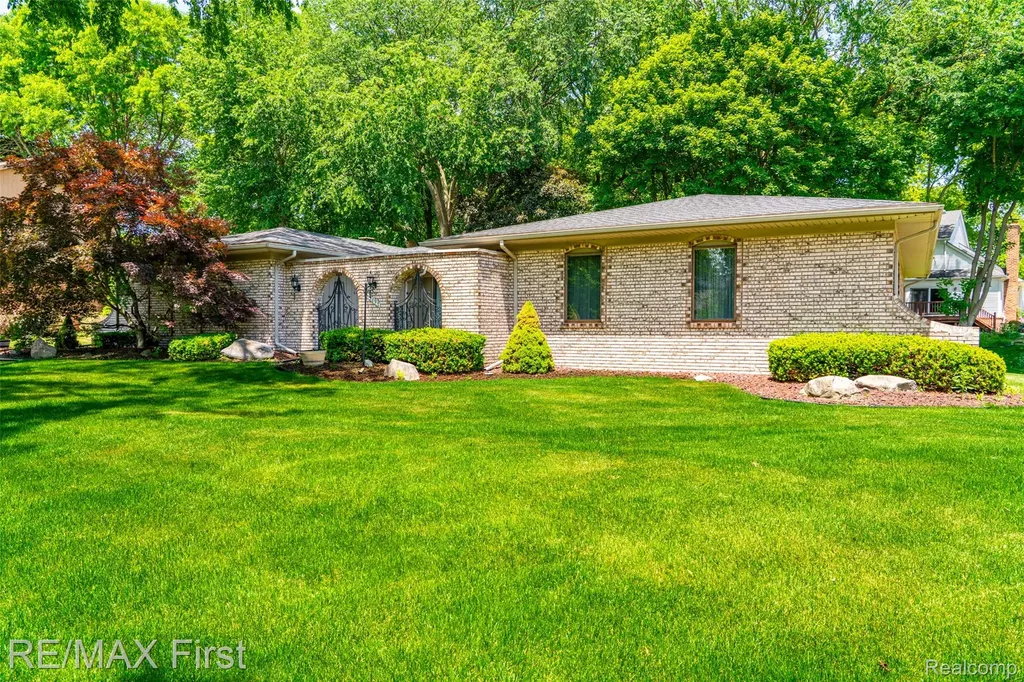 5097 Collington Drive Troy City MI 48098