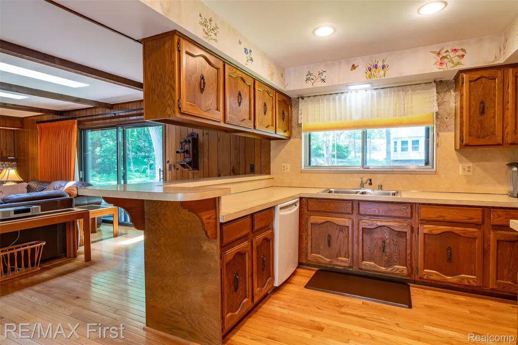 5097 Collington Drive Troy City MI 48098