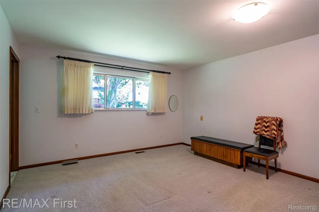 5097 Collington Drive Troy City MI 48098