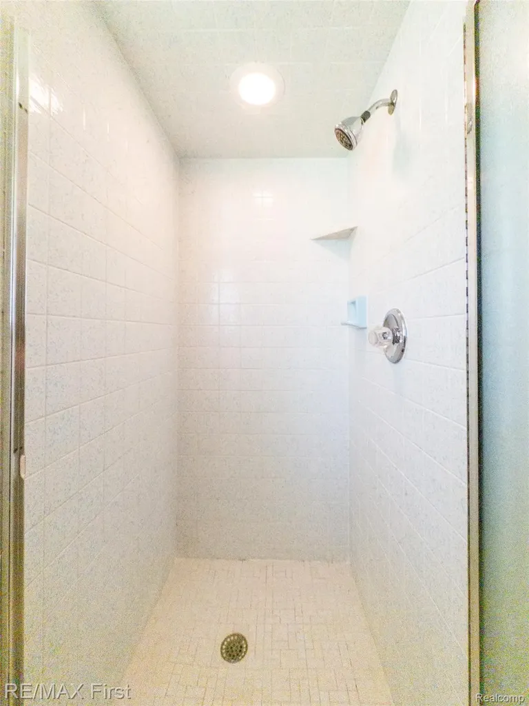 5097 Collington Drive Troy City MI 48098
