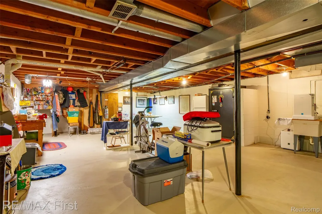 5097 Collington Drive Troy City MI 48098