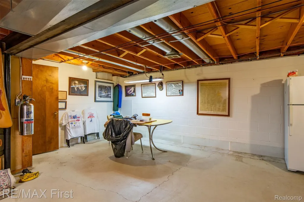 5097 Collington Drive Troy City MI 48098