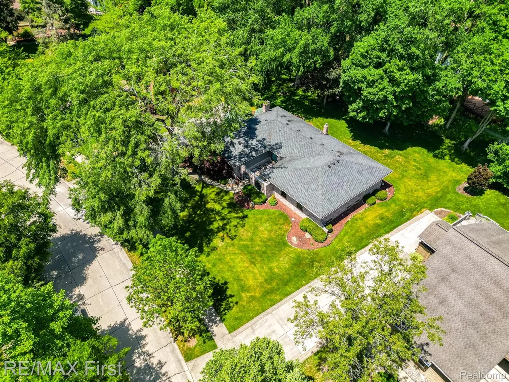 5097 Collington Drive Troy City MI 48098