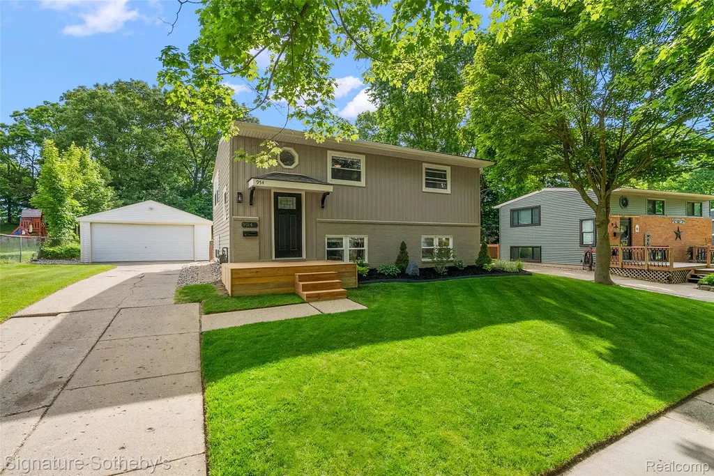 954 Panorama Drive Milford Village MI 48381