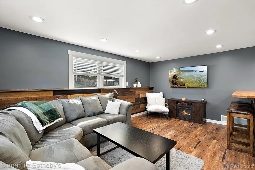 954 Panorama Drive Milford Village MI 48381