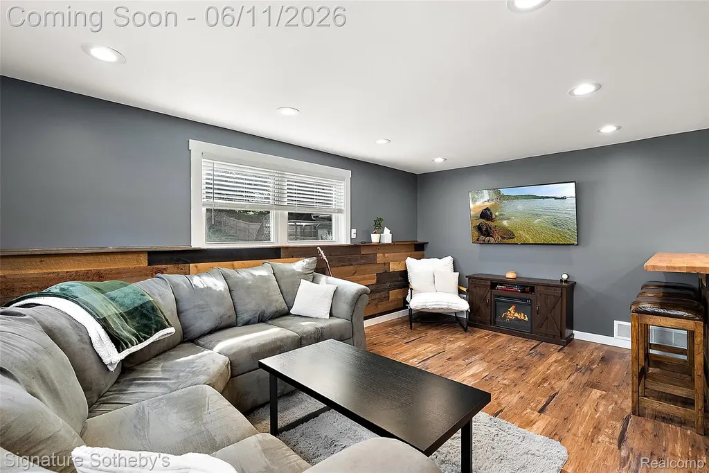 954 Panorama Drive Milford Village MI 48381