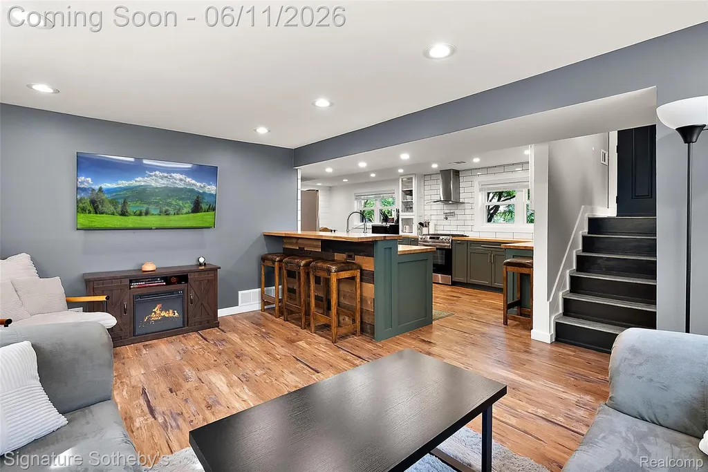 954 Panorama Drive Milford Village MI 48381