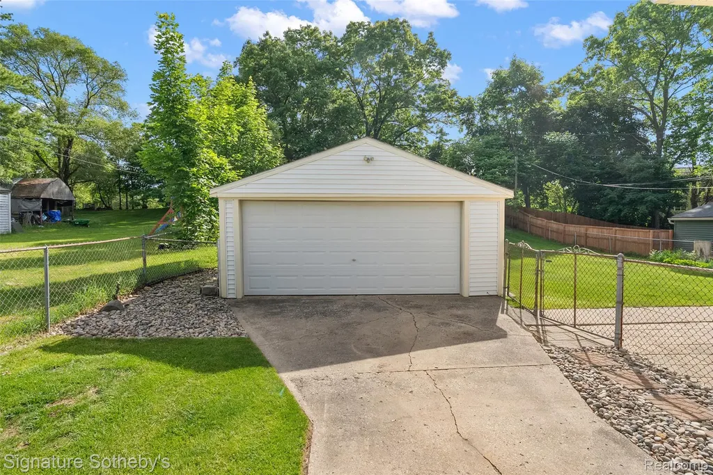 954 Panorama Drive Milford Village MI 48381