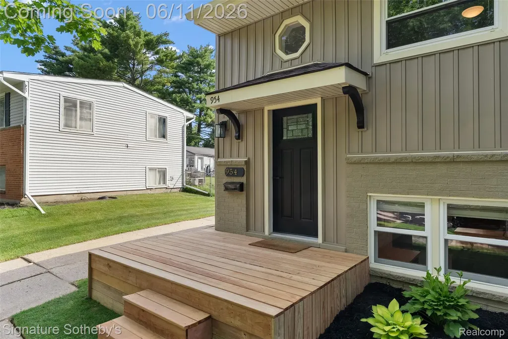 954 Panorama Drive Milford Village MI 48381