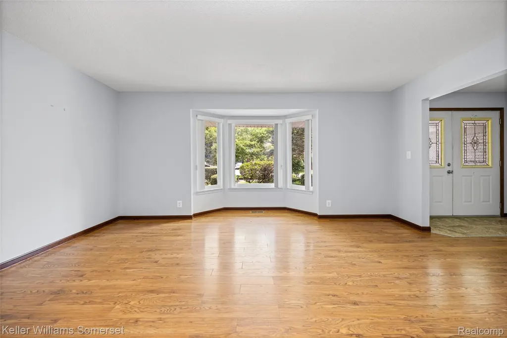 33614 Lakeview Street Chesterfield Township MI 48047