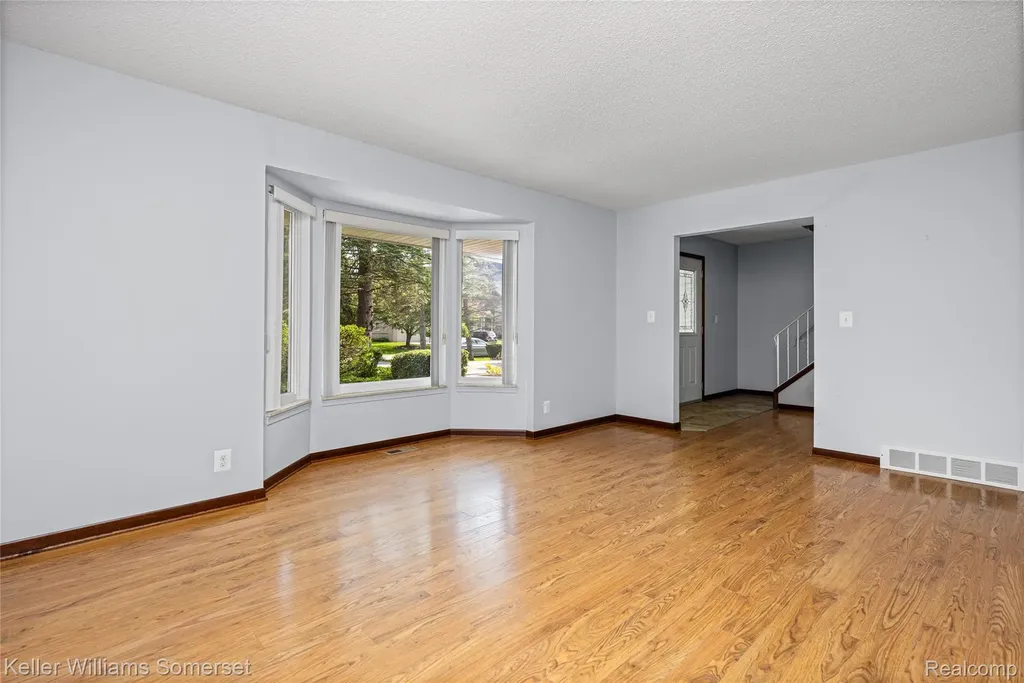 33614 Lakeview Street Chesterfield Township MI 48047