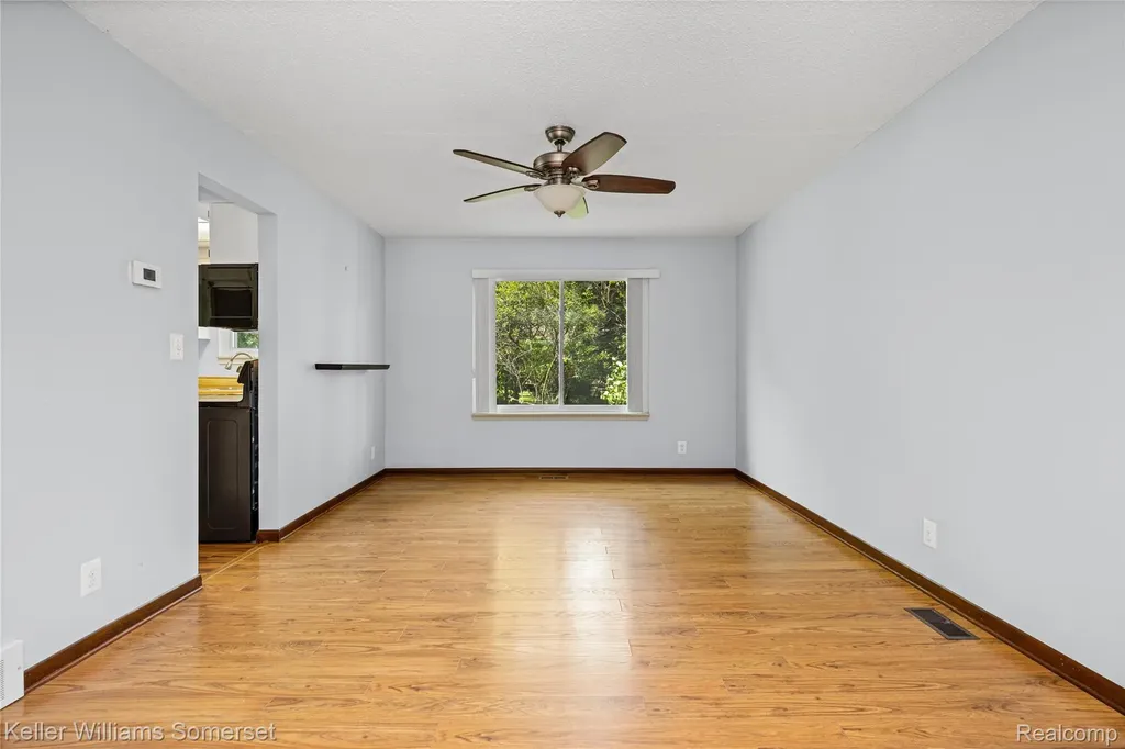 33614 Lakeview Street Chesterfield Township MI 48047