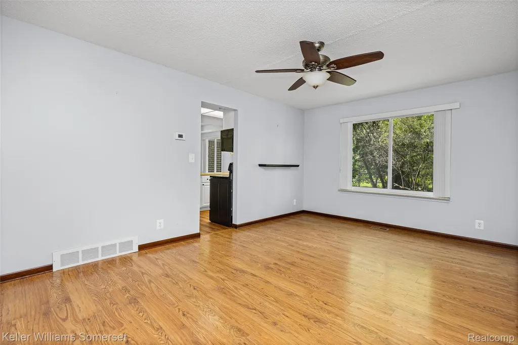 33614 Lakeview Street Chesterfield Township MI 48047