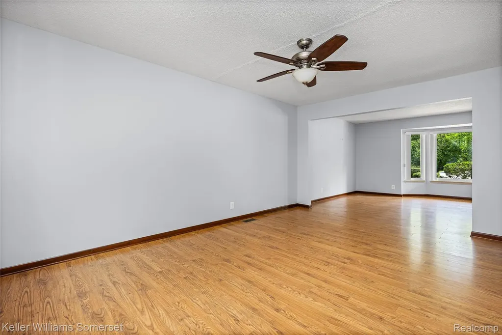 33614 Lakeview Street Chesterfield Township MI 48047